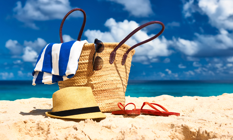 10 Πράγματα που Πρέπει να Έχεις Μαζί σου στην Παραλία